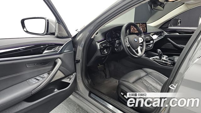 BMW 5-Series 2021 — photo 17