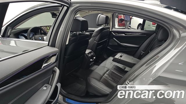 BMW 5-Series 2021 — photo 18