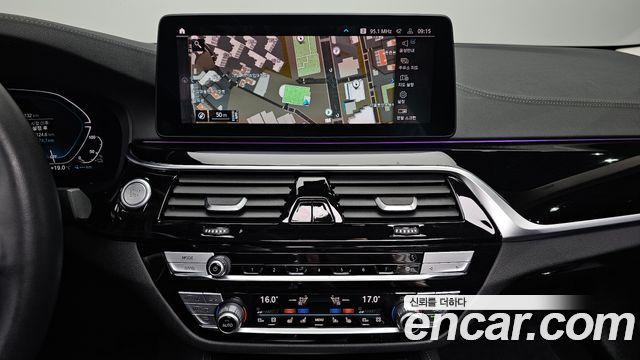 BMW 5-Series 2021 — photo 20