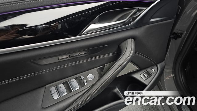 BMW 5-Series 2021 — photo 24