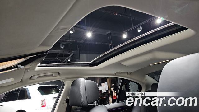 BMW 5-Series 2021 — photo 25