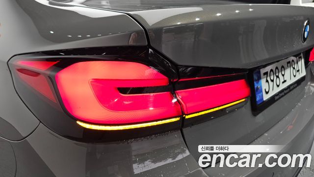 BMW 5-Series 2021 — photo 9