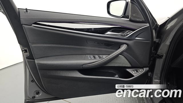 BMW 5-Series 2021 — photo 14
