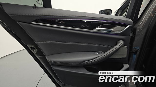 BMW 5-Series 2021 — photo 15