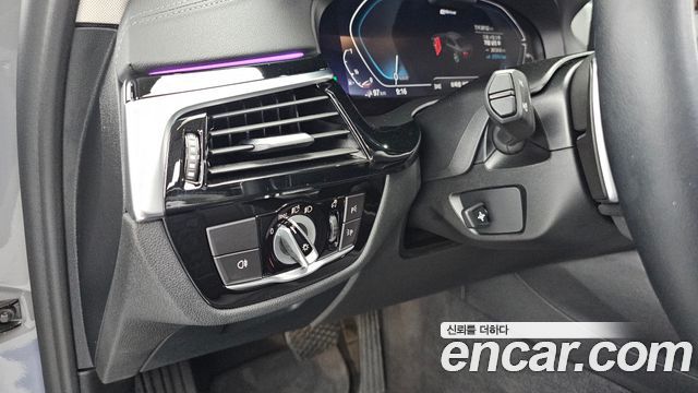 BMW 5-Series 2021 — photo 28