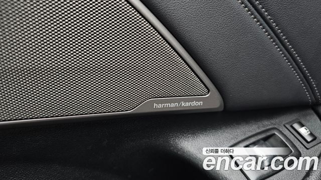 BMW 5-Series 2021 — photo 35
