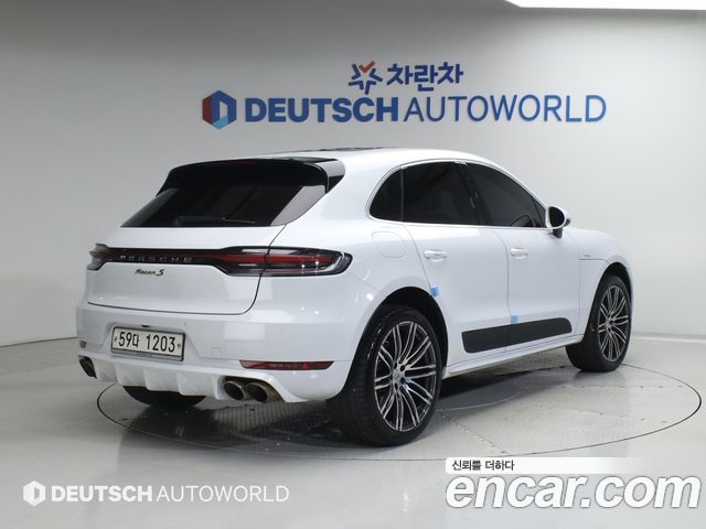 Porsche Macan 2017 — photo 2