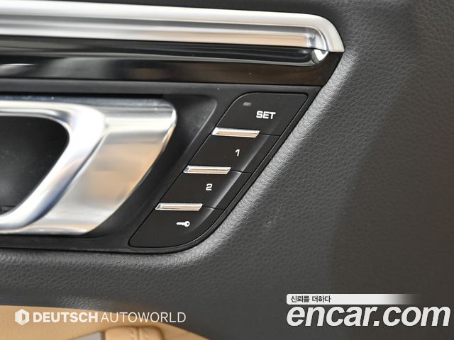 Porsche Macan 2017 — photo 16