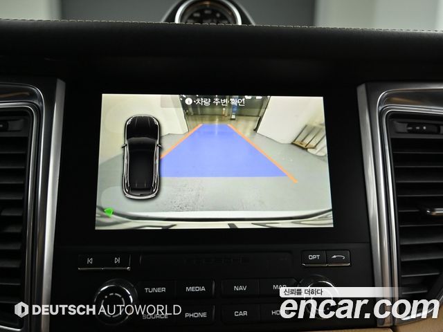Porsche Macan 2017 — photo 17