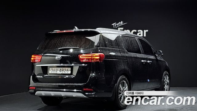 Kia Canival 2019 — photo 2