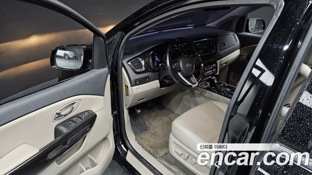 Kia Canival 2019 — photo 17