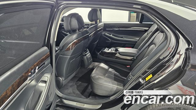 Genesis G90 2019 — photo 17