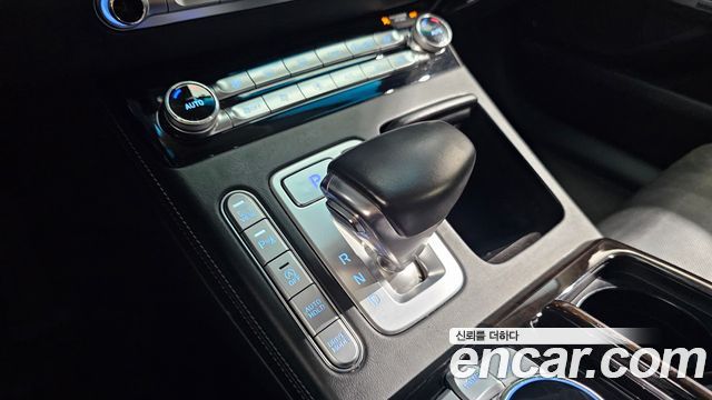 Genesis G90 2019 — photo 25