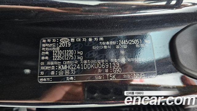 Genesis G90 2019 — photo 28