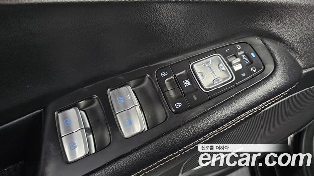 Genesis G90 2019 — photo 38