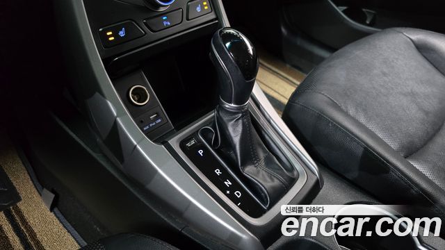 Hyundai AVANTE 2015 — photo 9