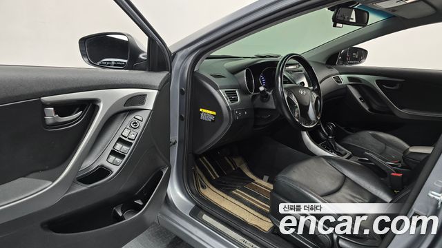 Hyundai AVANTE 2015 — photo 10