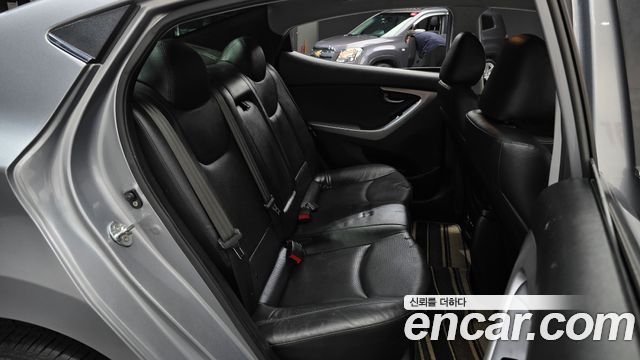 Hyundai AVANTE 2015 — photo 11
