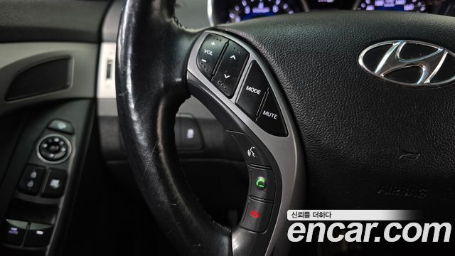 Hyundai AVANTE 2015 — photo 18