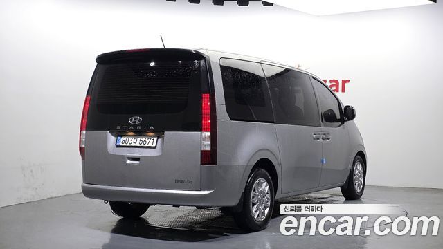Hyundai Staria 2022 — photo 2