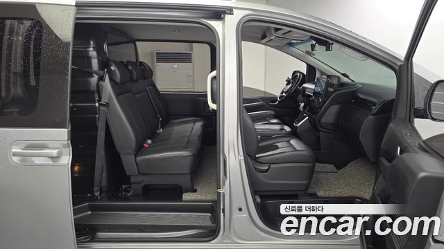 Hyundai Staria 2022 — photo 11