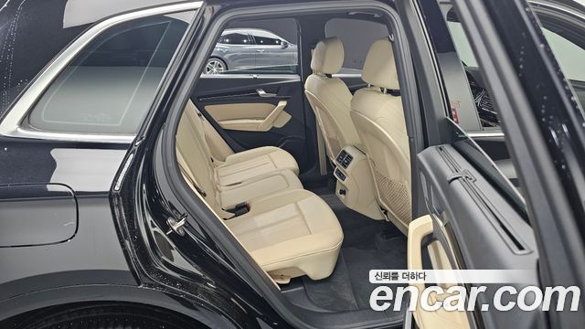 Audi Q5 2021 — photo 11