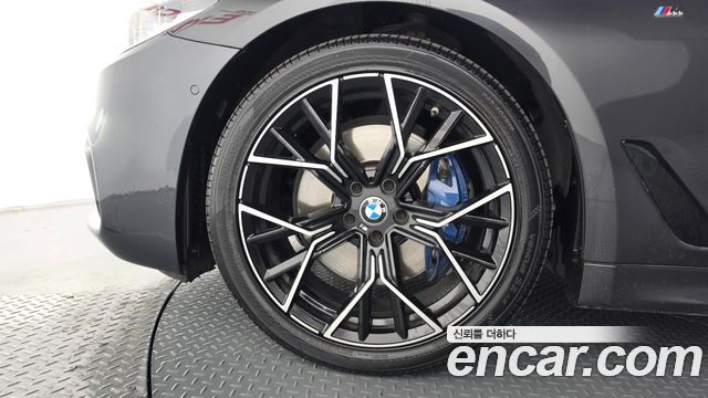 BMW 5-Series 2018 — photo 5