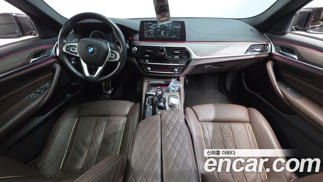 BMW 5-Series 2018 — photo 10