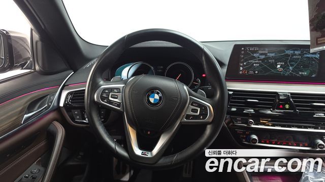 BMW 5-Series 2018 — photo 18