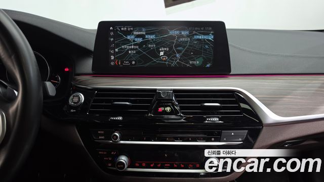 BMW 5-Series 2018 — photo 19