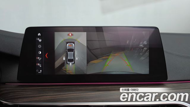 BMW 5-Series 2018 — photo 20