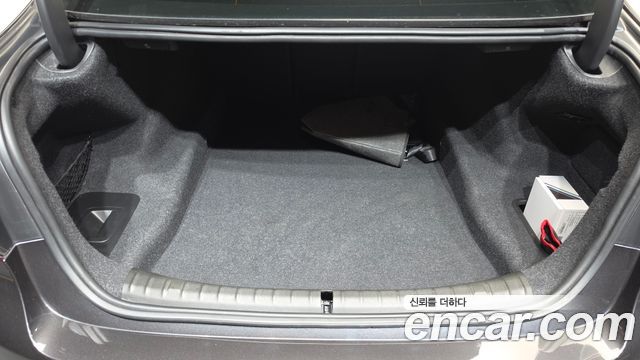 BMW 5-Series 2018 — photo 24