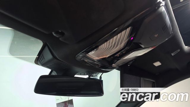 BMW 5-Series 2018 — photo 25
