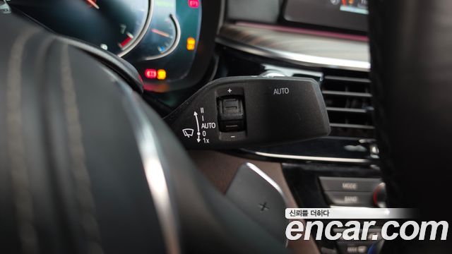 BMW 5-Series 2018 — photo 27