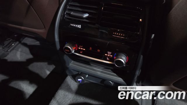 BMW 5-Series 2018 — photo 32