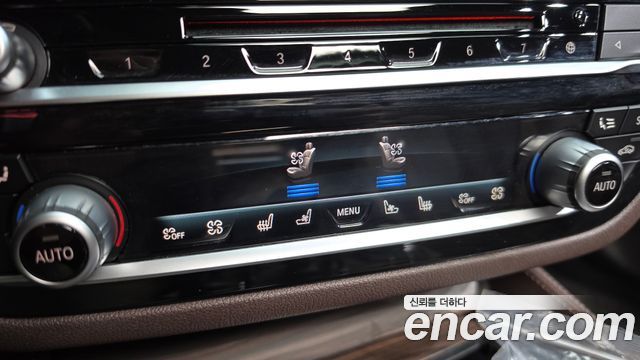 BMW 5-Series 2018 — photo 34