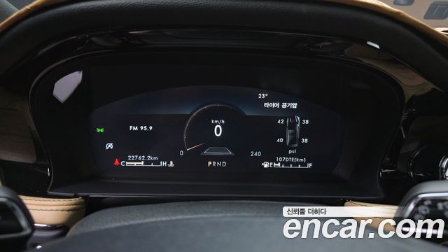 Lincoln Corsair 2022 — photo 11