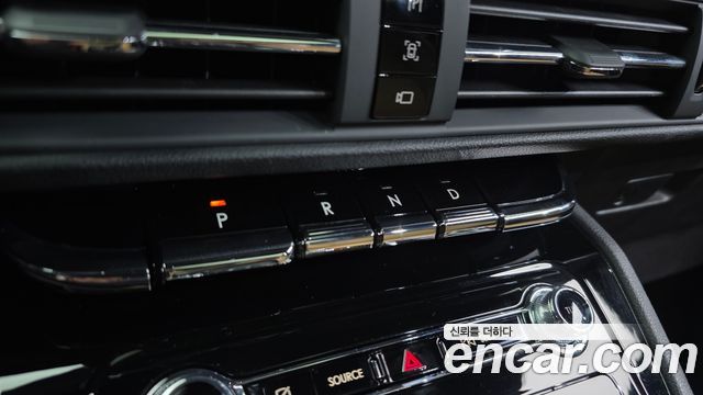Lincoln Corsair 2022 — photo 12