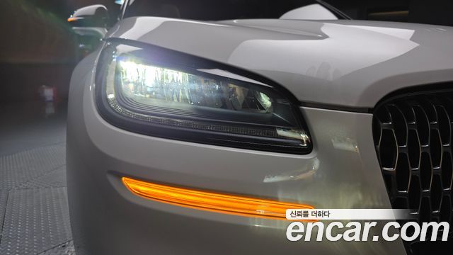 Lincoln Corsair 2022 — photo 8