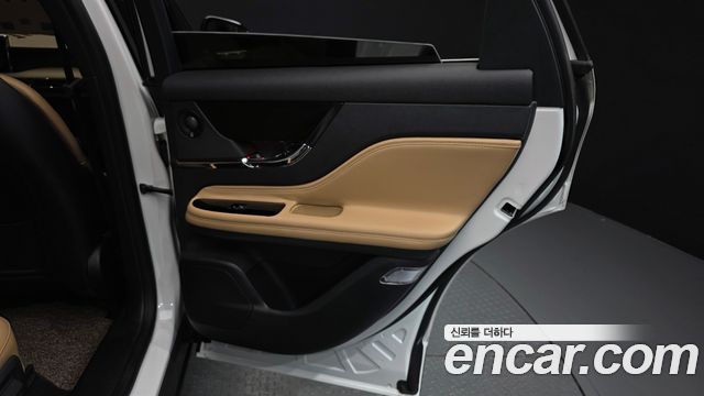 Lincoln Corsair 2022 — photo 15