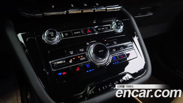 Lincoln Corsair 2022 — photo 32
