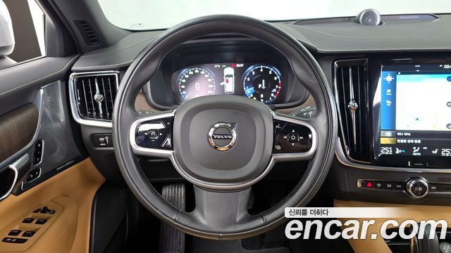 Volvo V90 2021 — photo 18