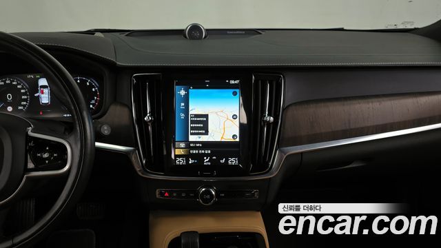 Volvo V90 2021 — photo 19