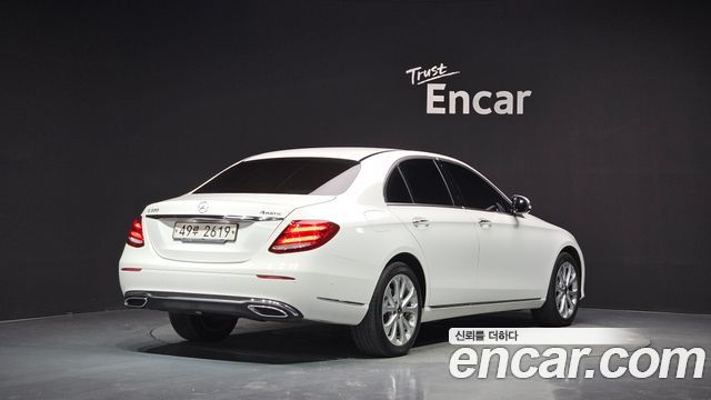 Mercedes-Benz E-Class 2018 — photo 2