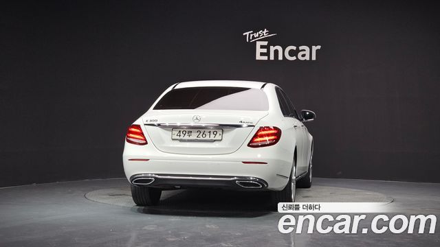 Mercedes-Benz E-Class 2018 — photo 4