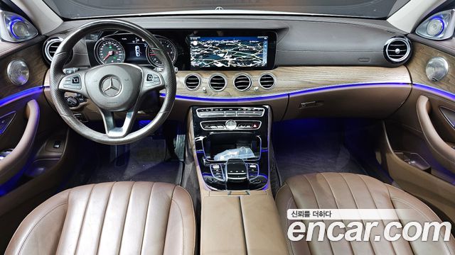 Mercedes-Benz E-Class 2018 — photo 10