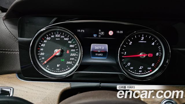 Mercedes-Benz E-Class 2018 — photo 11