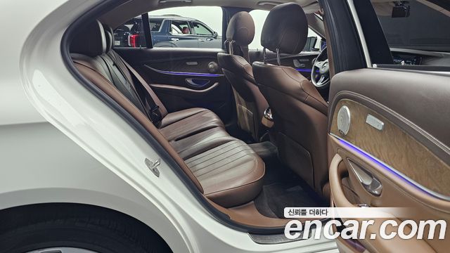 Mercedes-Benz E-Class 2018 — photo 17