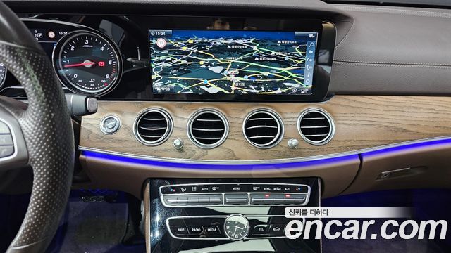 Mercedes-Benz E-Class 2018 — photo 18