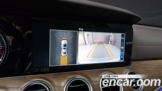 Mercedes-Benz E-Class 2018 — photo 20